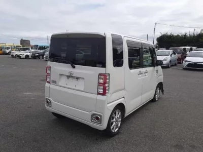 Toyota PIXIS MEGA