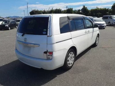 Toyota ISIS