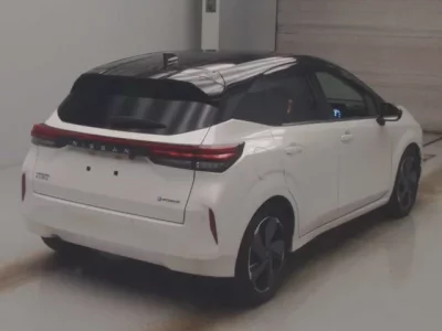 Nissan AURA