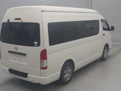 Toyota REGIUS ACE COMMUTER