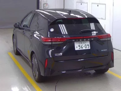 Nissan AURA