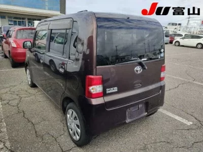 Toyota PIXIS SPACE