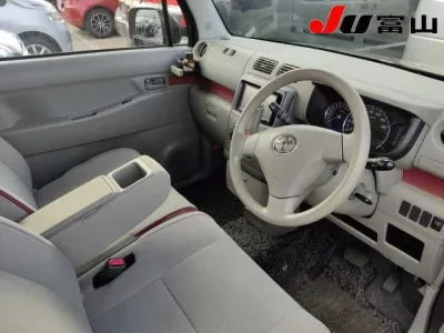 Toyota PIXIS SPACE