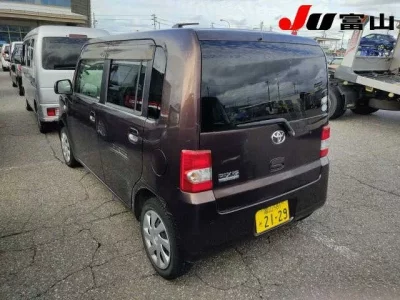 Toyota PIXIS SPACE