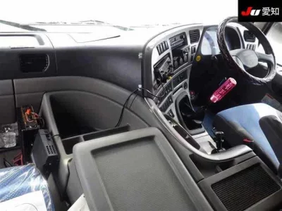 Nissan TRUCK