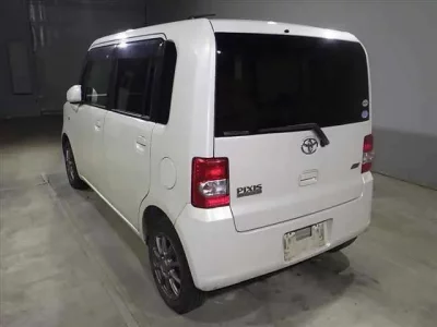 Toyota PIXIS SPACE