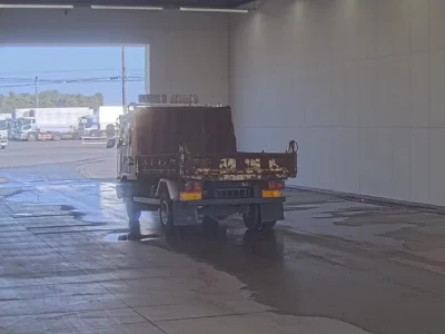 Nissan TRUCK