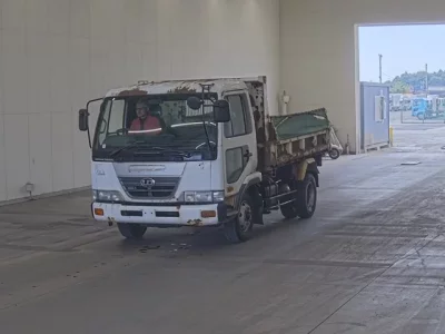 Nissan TRUCK