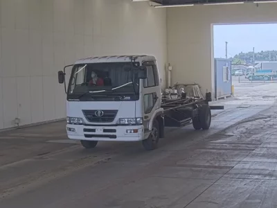 Nissan TRUCK
