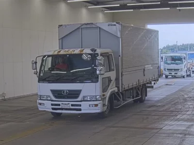Nissan TRUCK