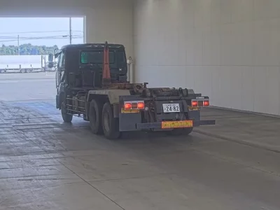 Nissan TRUCK