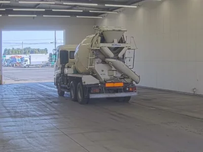 Nissan TRUCK