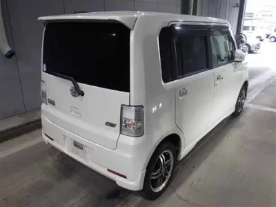 Toyota PIXIS SPACE