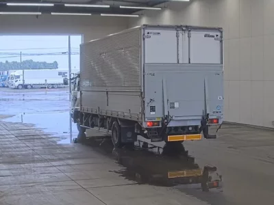 Nissan TRUCK