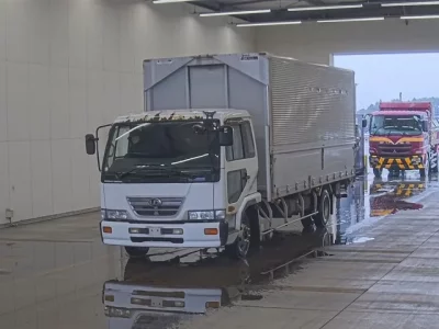 Nissan TRUCK