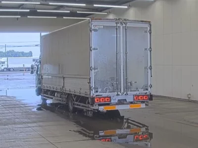 Nissan TRUCK