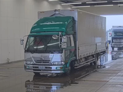 Nissan TRUCK