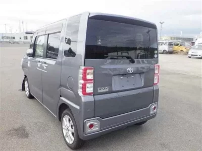 Toyota PIXIS MEGA