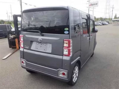 Toyota PIXIS MEGA