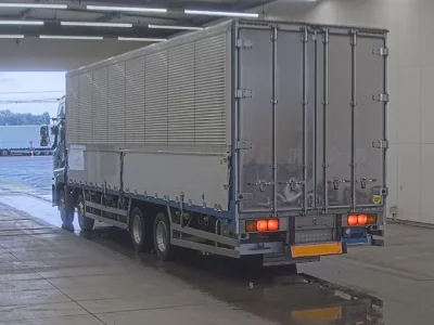 Nissan TRUCK