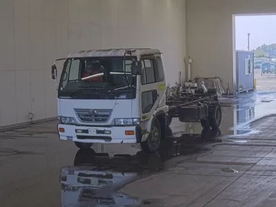 Nissan TRUCK