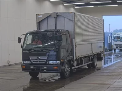 Nissan TRUCK