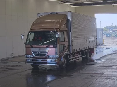 Nissan TRUCK