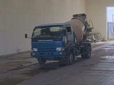 Nissan TRUCK