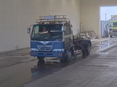 Nissan TRUCK