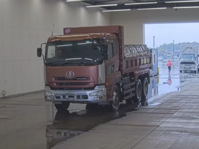 Nissan TRUCK