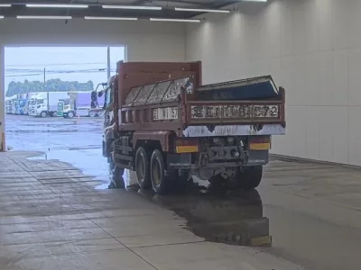 Nissan TRUCK