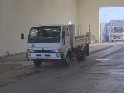 Nissan TRUCK