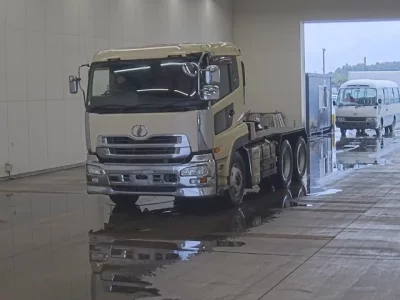 Nissan TRUCK