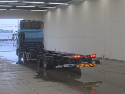 Nissan TRUCK