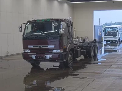 Nissan TRUCK
