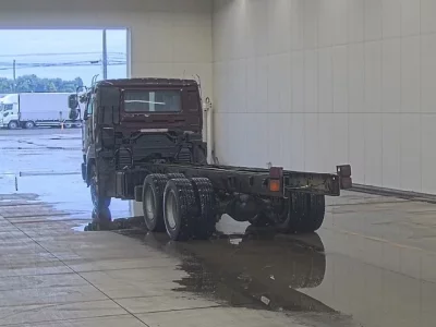 Nissan TRUCK