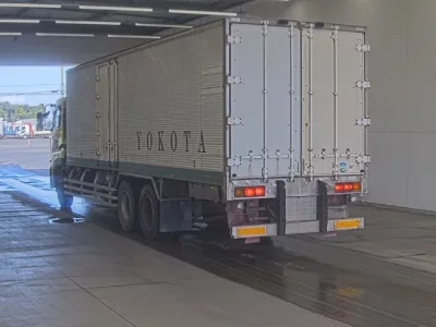 Nissan TRUCK