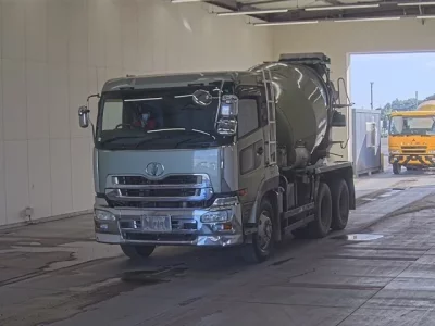 Nissan TRUCK