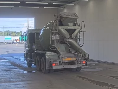 Nissan TRUCK