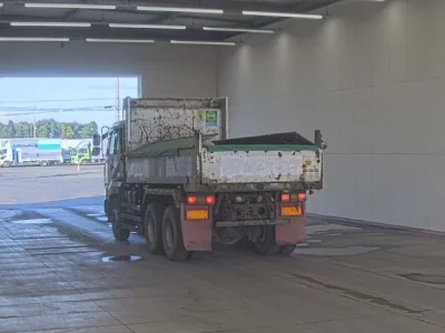 Nissan TRUCK