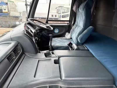 Nissan TRUCK