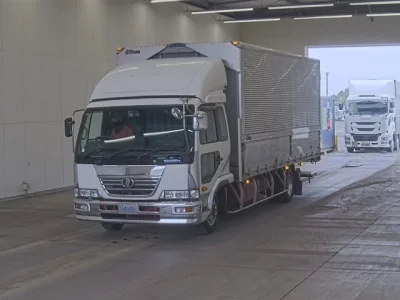 Nissan TRUCK