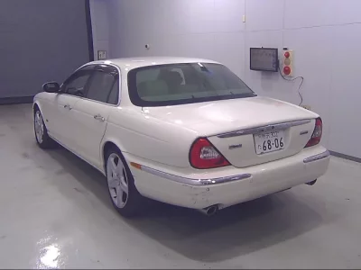 Jaguar XJ SERIES