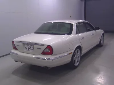 Jaguar XJ SERIES