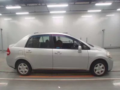 Nissan TIIDA LATIO
