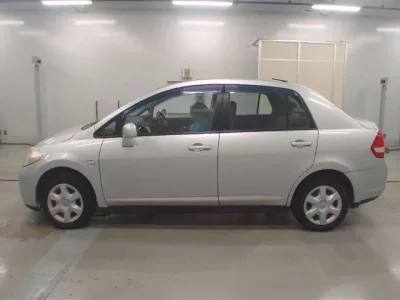 Nissan TIIDA LATIO