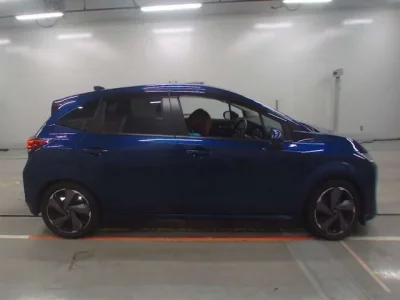 Nissan AURA