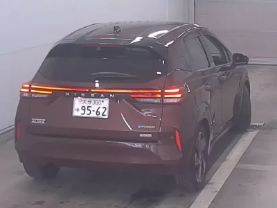 Nissan AURA