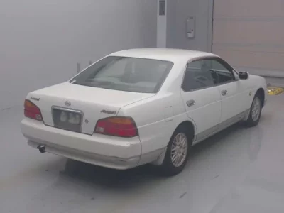 Nissan LAUREL