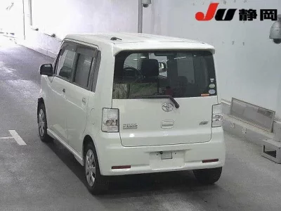 Toyota PIXIS SPACE